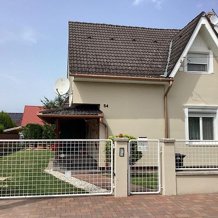 Sueti Nyaralo Villa Balatonmariafurdo Exterior photo