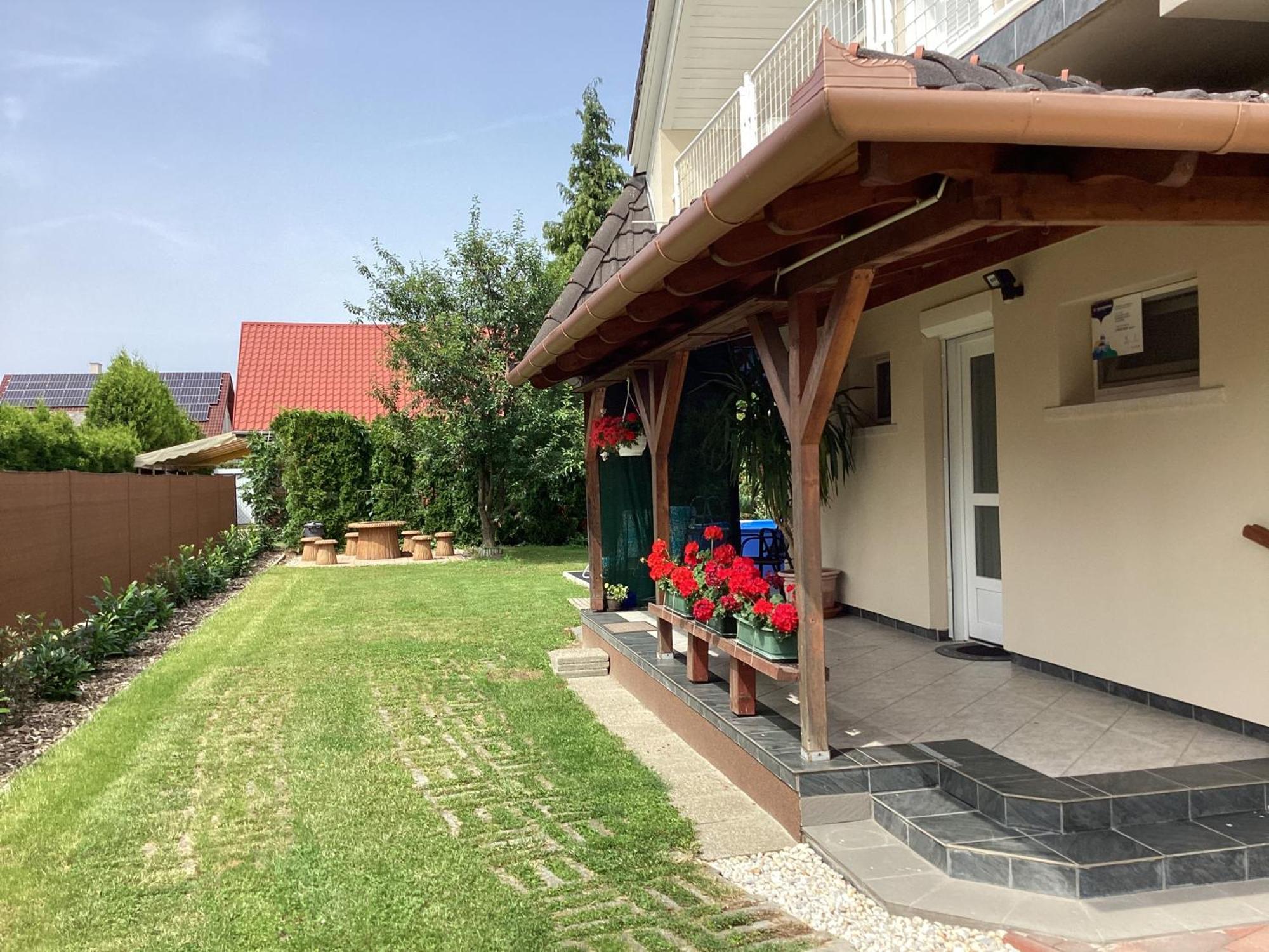 Sueti Nyaralo Villa Balatonmariafurdo Exterior photo